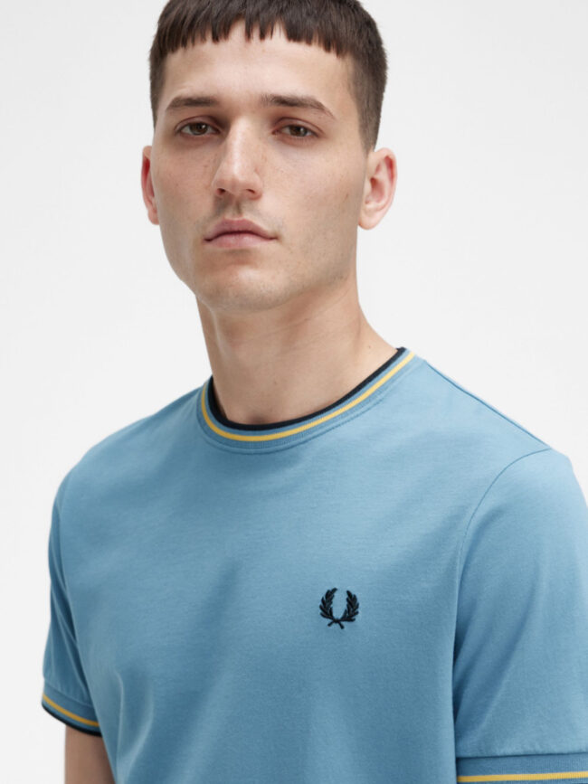M1588-T-SHIRT-TWIN-TIPPED-FRED-PERRY-BLU-CENERE-UOMO-2