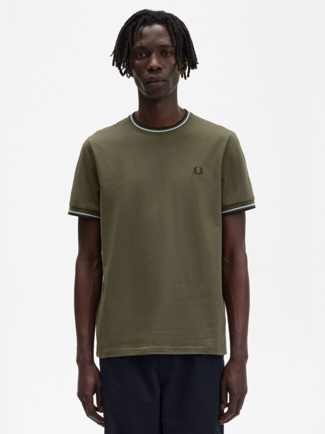 M1588-T-SHIRT-TWIN-TIPPED-FRED-PERRY-VERDE-UOMO-1