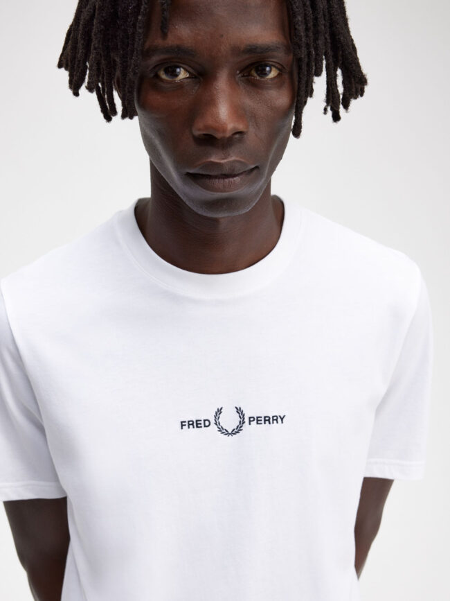 M2706-EMBROIDERED-T-SHIRT-FRED-PERRY-BIANCA-UOMO-2