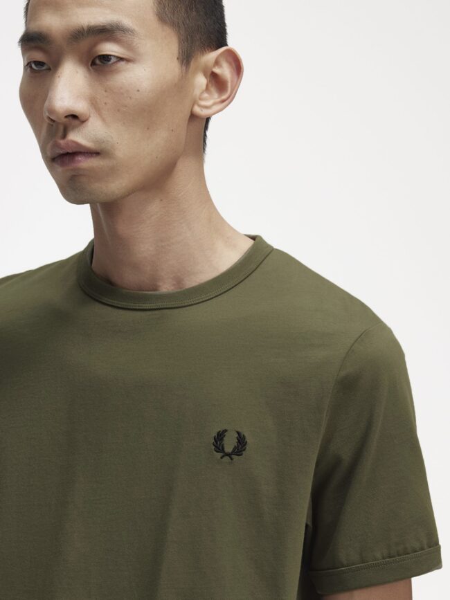 M3519-RINGER-T-SHIRT-FRED-PERRY-VERDE-MILITARY-UOMO-3